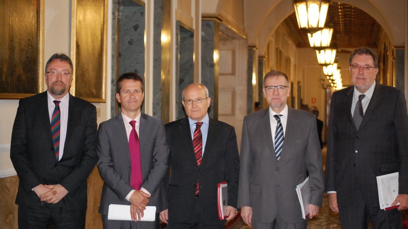 EAJ-PNV y todos los grupos de la oposición en el Senado, reclaman la derogación de la Ley de Justicia Universal