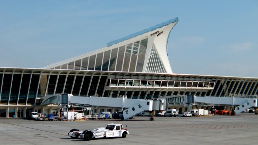 El senador Anasagasti apremia al Gobierno para que pida a AENA que realice el debido mantenimiento estético del Aeropuerto de Bilbao