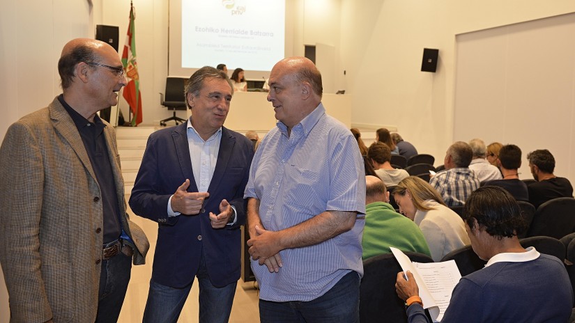 La Asamblea Territorial de Araba nombra a los y las integrantes de las candidaturas con que EAJ-PNV concurrirá a las próximas elecciones generales