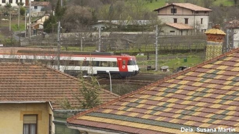 El Grupo Vasco trasladará al Senado una queja que exige subsanar las trabas de accesibilidad en la estación de tren de Orduña