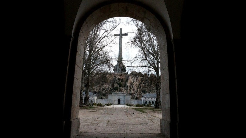 EAJ-PNV pregunta al Gobierno del Estado si piensa exhumar los restos de Franco y Primo de Rivera  del Valle de los Caídos