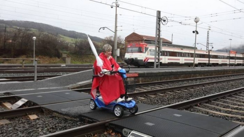 Iparragirre demanda información sobre la prueba piloto para garantizar la accesibilidad a los trenes de la línea Bilbao-Orduña