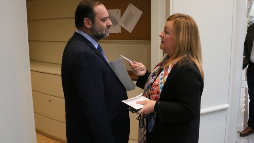 Iparragirre obtiene el compromiso del Ministro de Fomento de continuar con los planes de mejora de la seguridad en las estaciones de tren y pasos a nivel