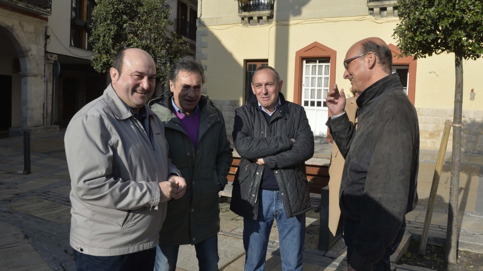 Mitin en Agurain - Almudena Otaola, Mikel Legarda y Andoni Ortuzar