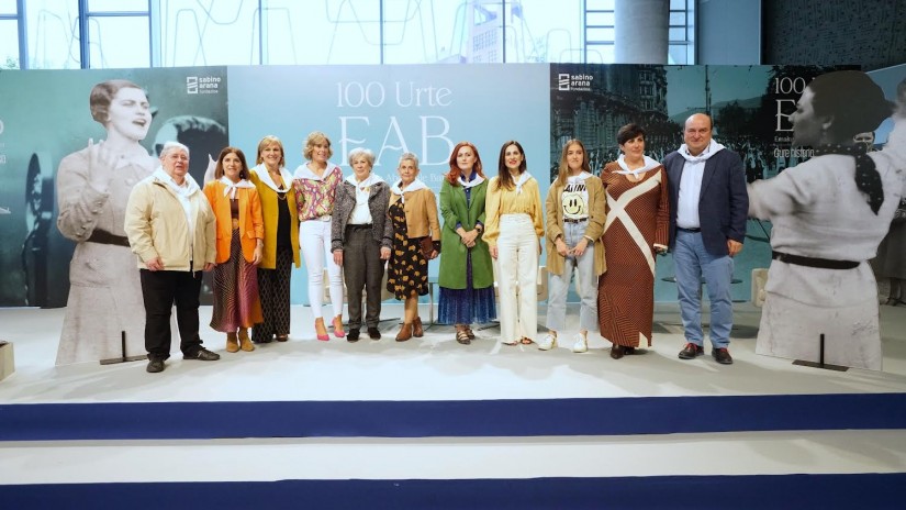 Emotivo homenaje a las mujeres de EAB en el centenario de su constitución Emotivo homenaje a las mujeres de EAB en el centenario de su constitución